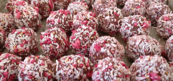Tiger Nut Bliss Balls with a Christmas-y Coat