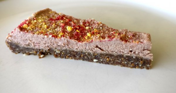 Raw ‘noclate’ mousse hazelnut and fig tart